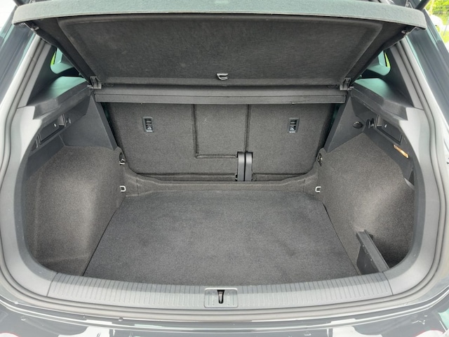 Volkswagen Tiguan Tiguan 2.0 TDI DSG "UNITED" ab 3,99% ACC Einpark. LED Navi Standh. Lane Ass.