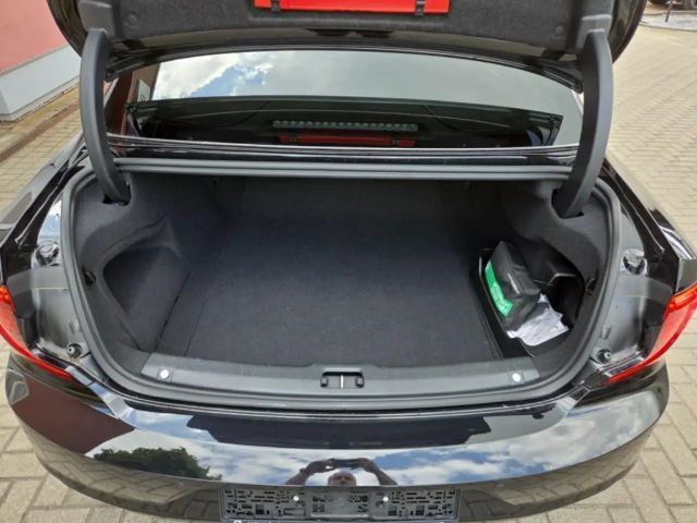 Volvo S90 AWD Dark Plus T8