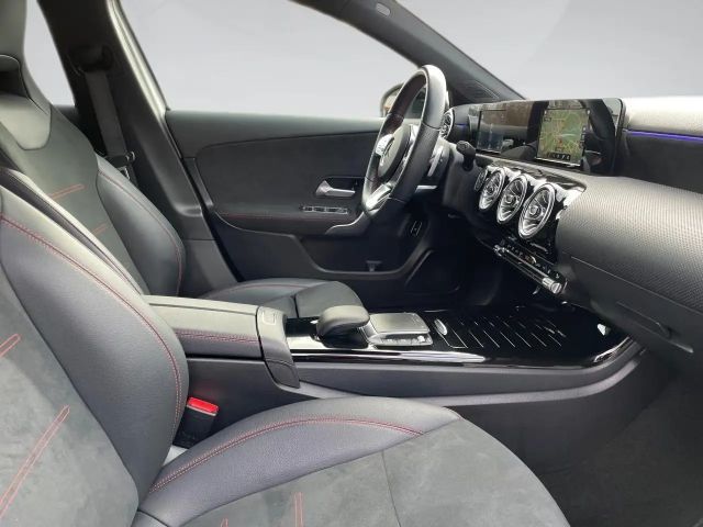 Mercedes-Benz A 250 A 250 e AMG Line