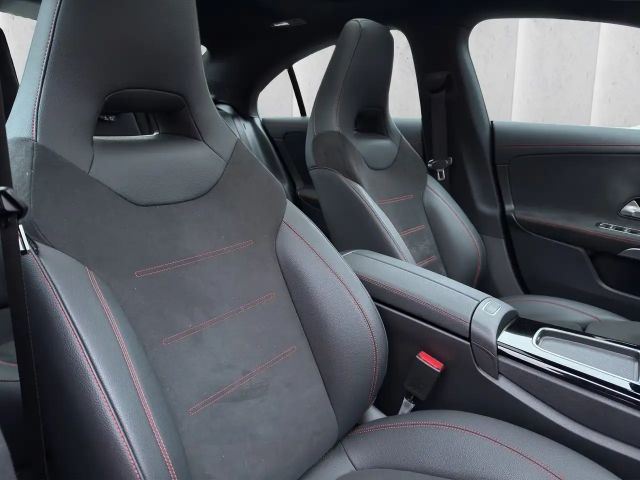 Mercedes-Benz CLA 200 AMG Line Coupé