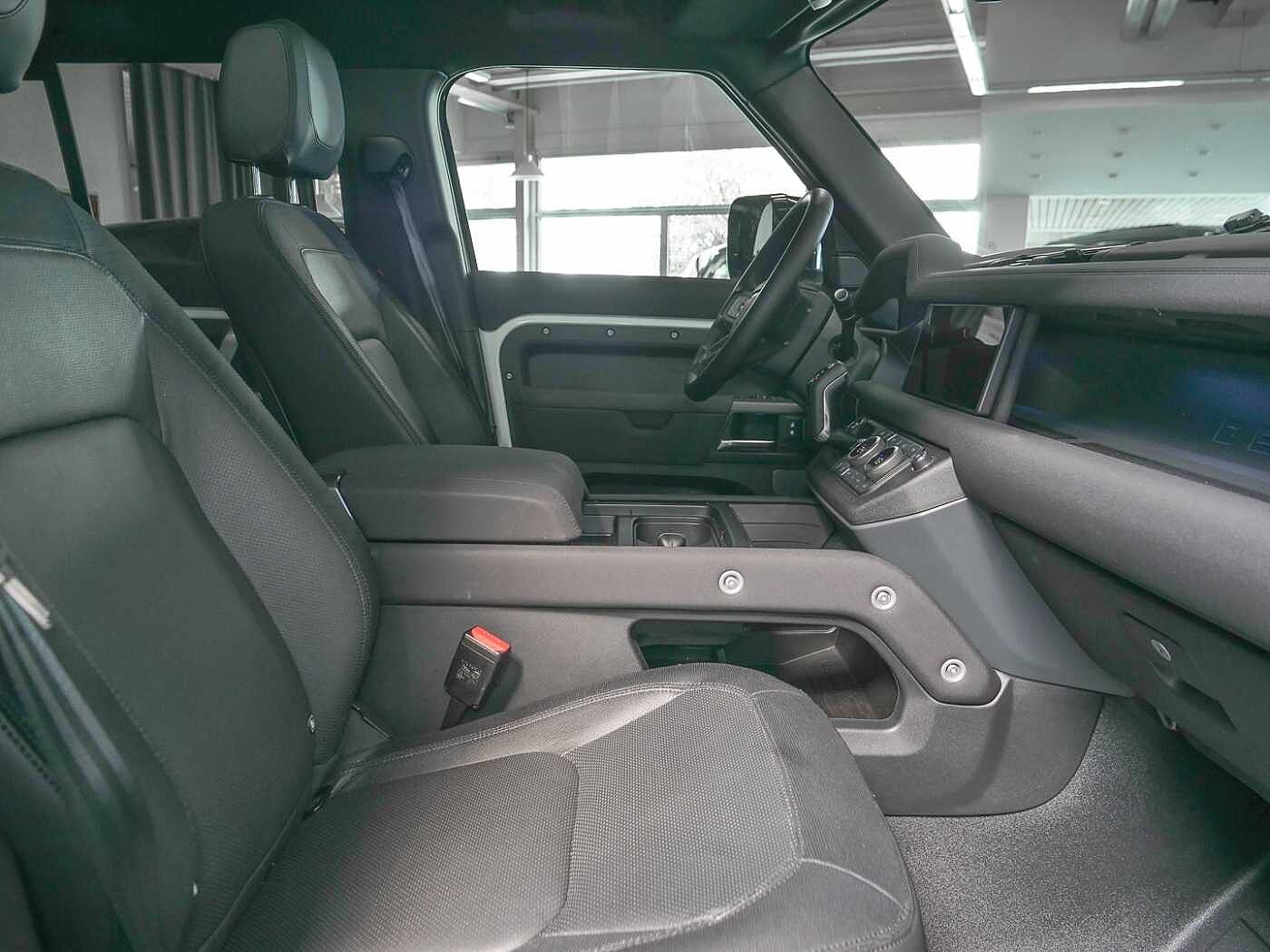 Land Rover Defender 110 Dynamic SE