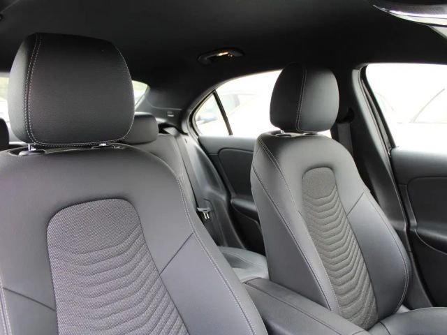 Mercedes-Benz A 200 A 200 d