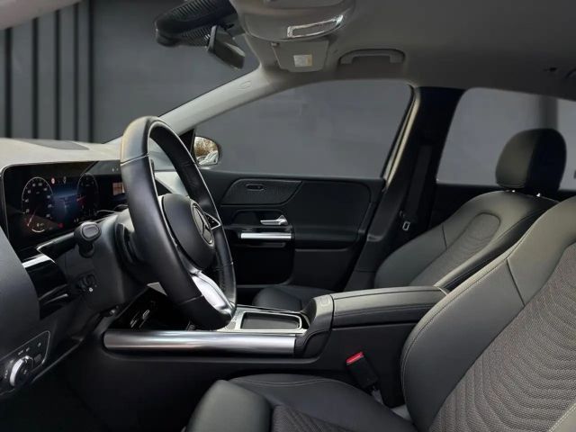 Mercedes-Benz B 200 B 200 d Sedan