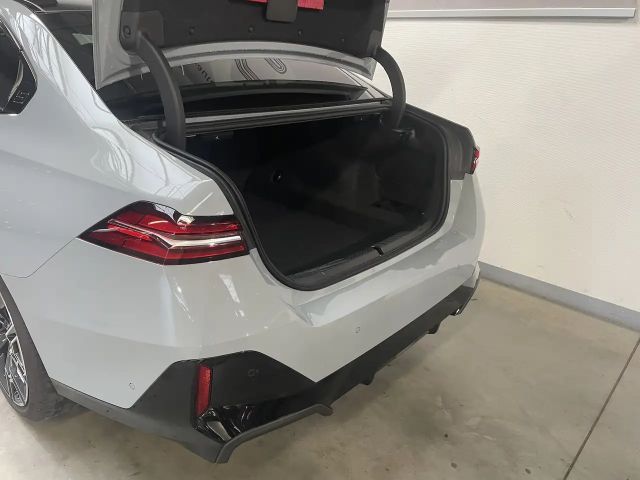 BMW 520 520d M-Sport Sedan xDrive