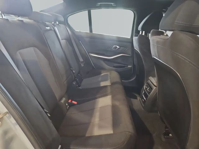 BMW 318 318d M-Sport Sedan