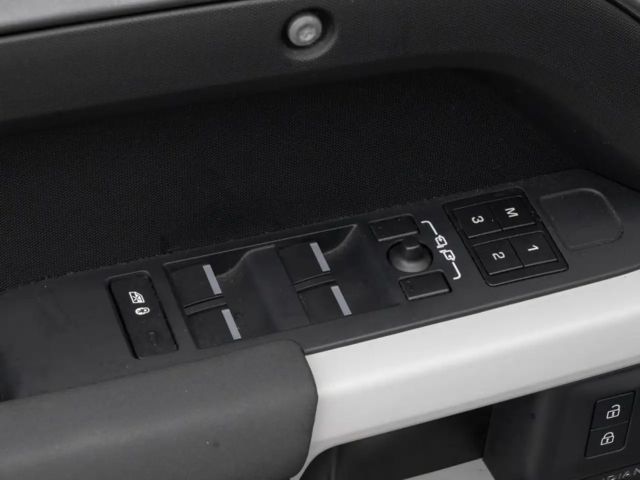 Land Rover Defender 110 D250 SE