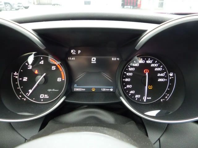 Alfa Romeo Giulia AT8 JTDm Lusso TI