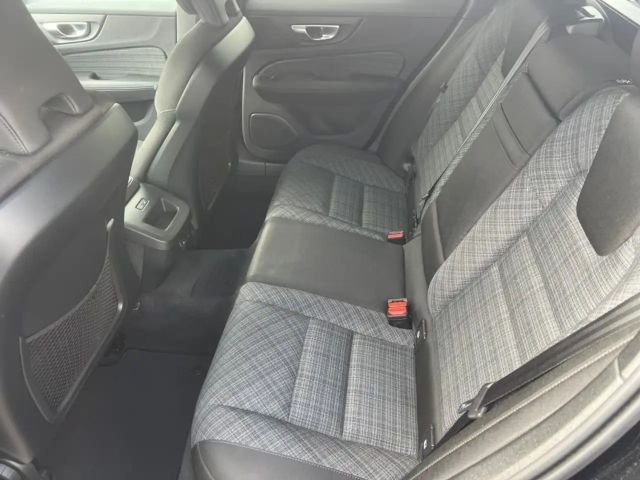 Volvo V60 Core Hybrid