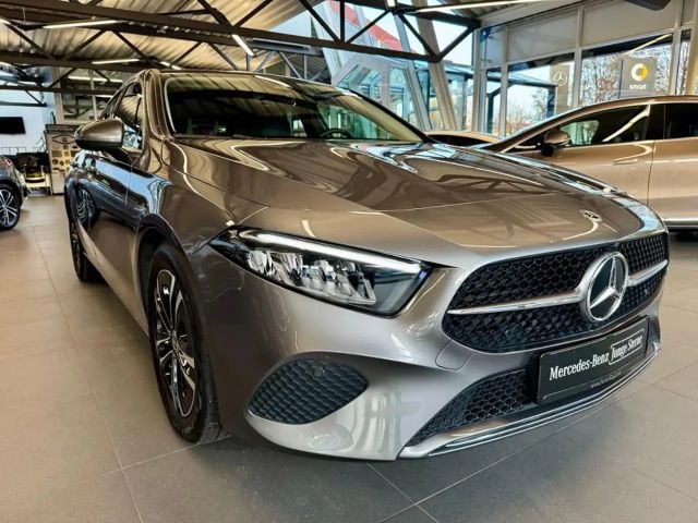 Mercedes-Benz A 180 A 180 d Progressive