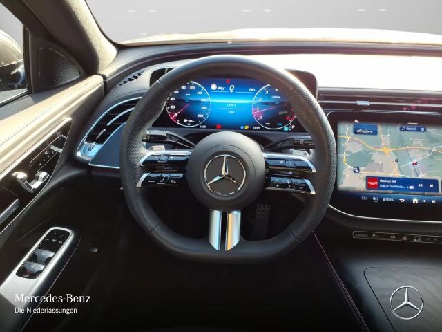 Mercedes-Benz E 200 AMG Line Sedan