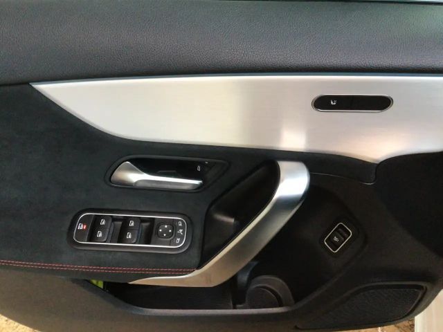 Mercedes-Benz A 200 AMG Line Premium