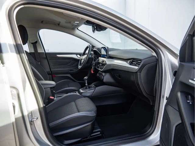 Ford Focus C & C 1.0L 125PS PDC KAMERA NAVI LED