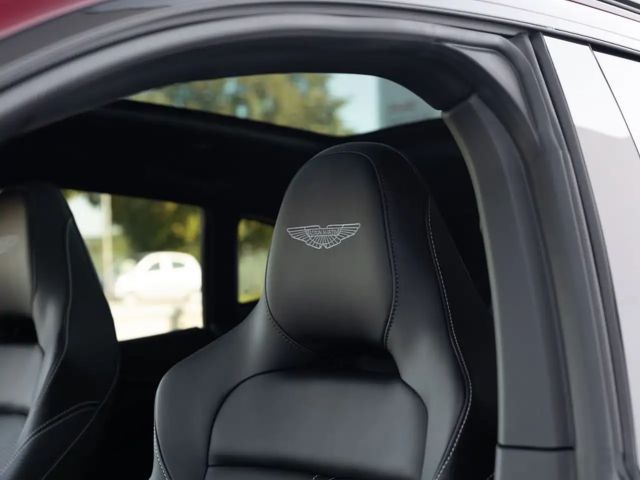 Aston Martin DBX 707