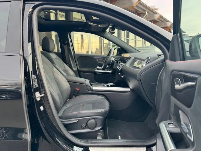 Mercedes-Benz GLA 200 AMG Line