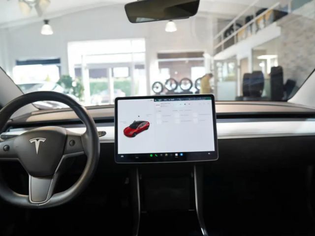 Tesla Model 3 AWD Long Range