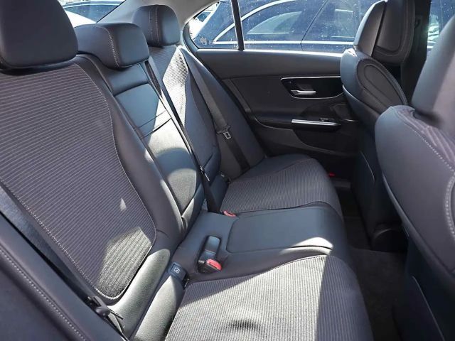 Mercedes-Benz C 180 AVANTGARDE Sedan