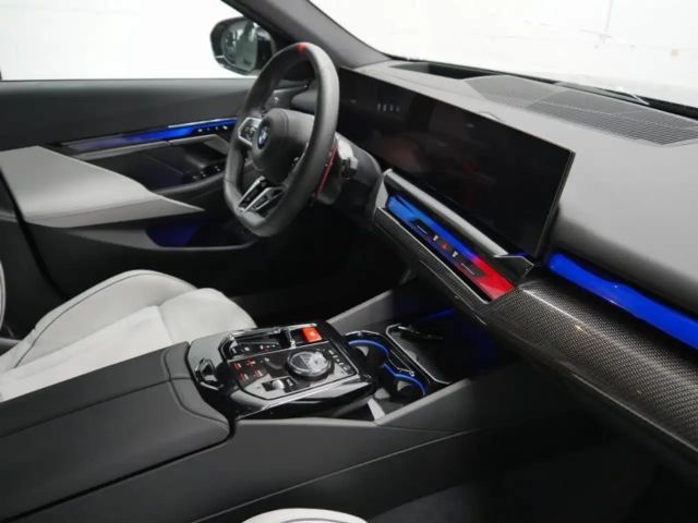 BMW M5 FROZEN DEEP GREEN - UNIEK - 40 GRAM CO2