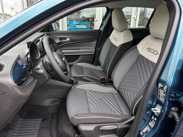 Fiat 600e Hybrid Sitzheizung/Apple Carplay/Klimaautomatik