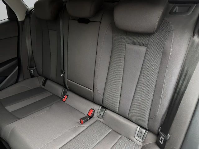 Audi A4 40 TFSI Avant S-Line