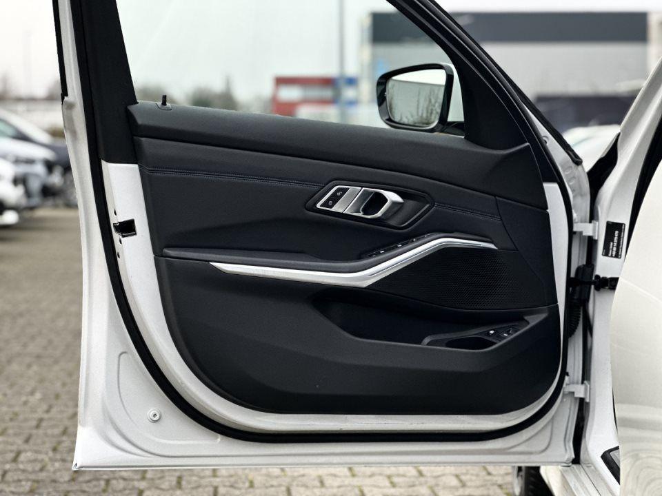 BMW 330 330e Touring