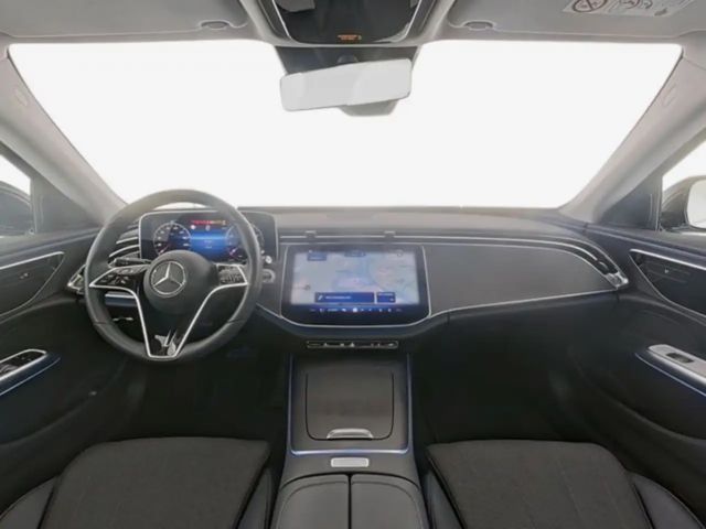 Mercedes-Benz E 200 Sedan