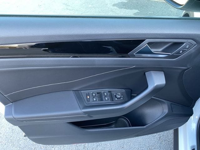 Volkswagen T-Roc T-Roc R-Line 1.5 l TSI DSG 410€ ohne Anz. R-Line