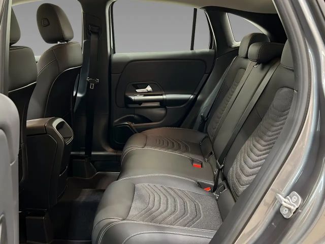 Mercedes-Benz GLA 200 MBUX+LED+EASY-PACK+Kamera+AHK