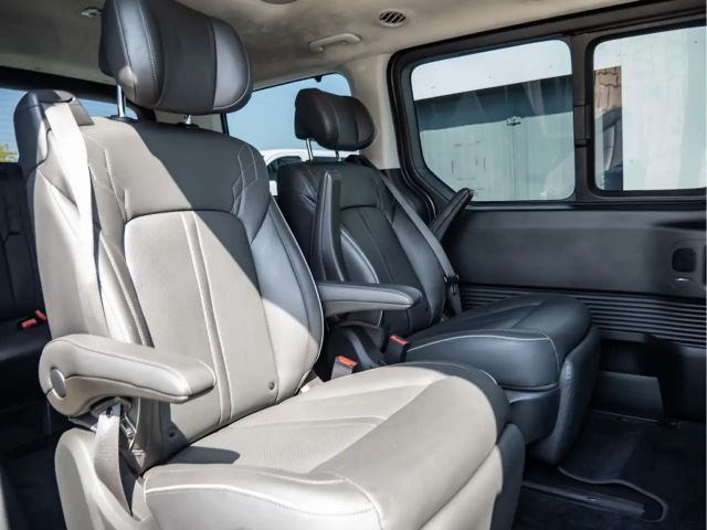 Hyundai Staria Signature