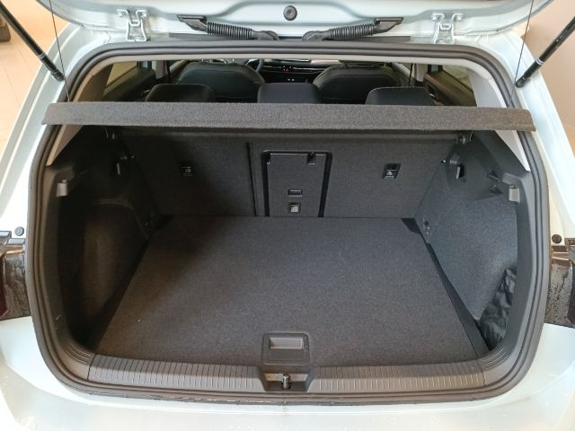 Volkswagen Golf 1.5 eTSI DSG Golf VIII IQ.Drive