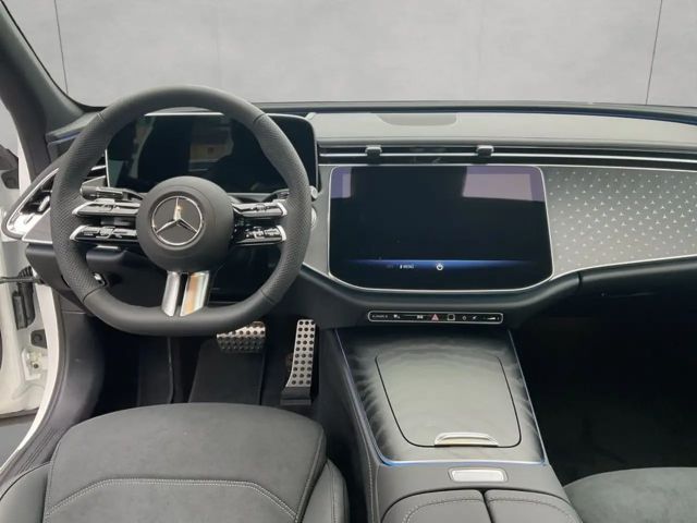 Mercedes-Benz E 200 Sedan