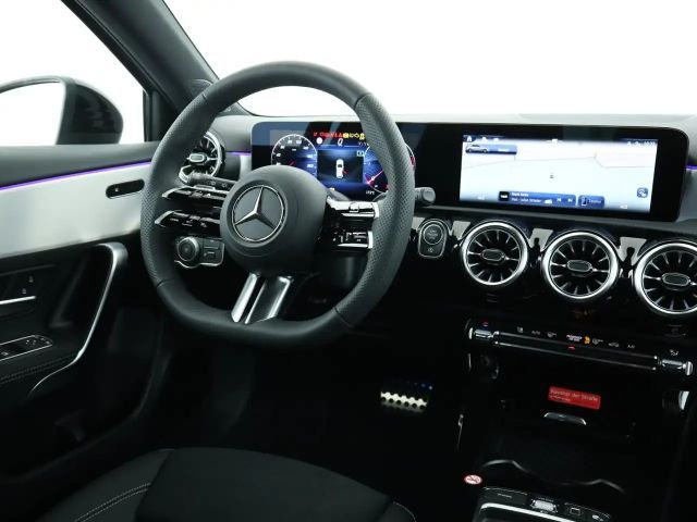 Mercedes-Benz A 220 A 220 d