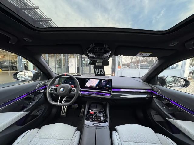 BMW M5 Touring Keramik M-Drivers-P Pano B&W AHK 0,5%