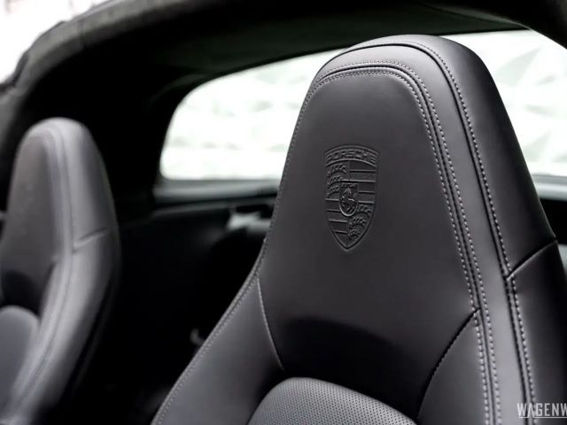 Porsche 992 4 Cabrio Targa