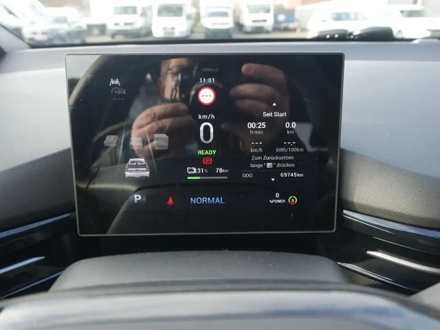 MG MG4 EV Standard range