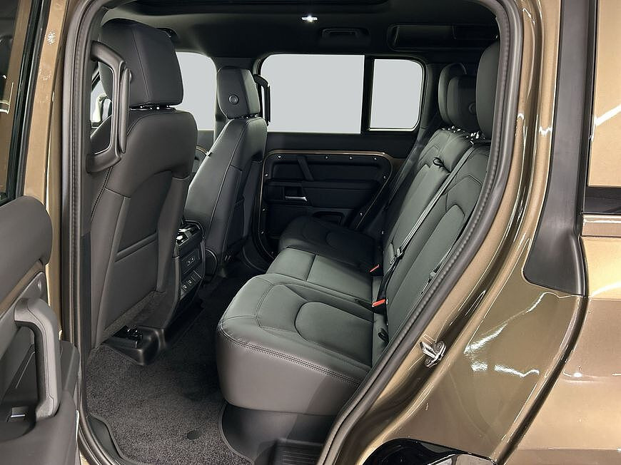 Land Rover Defender 110 Dynamic SE