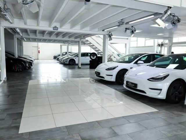 Tesla Model Y Long Range