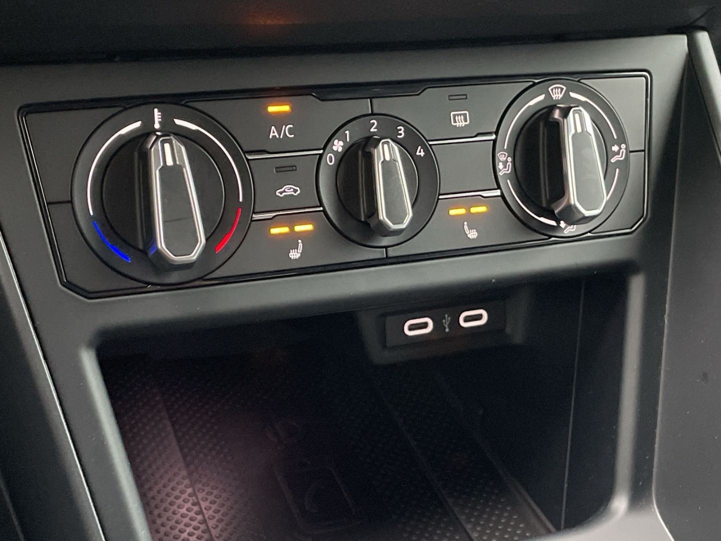 Volkswagen Taigo 1.0 TSI DSG R-Line Style