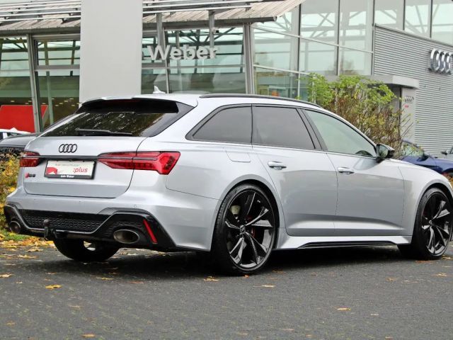 Audi RS6 Avant Performance Quattro