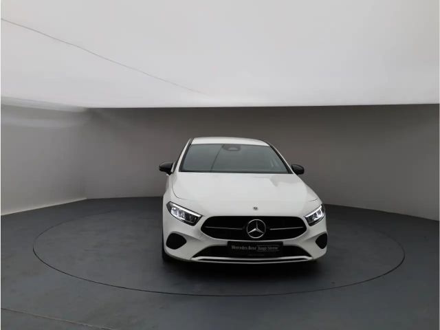 Mercedes-Benz A 180 Limo Night Distronic KeyGO Ambi Standhzg