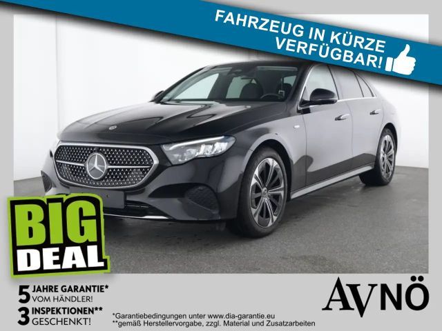 Mercedes-Benz E 300 E 300 e Sedan