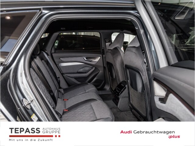 Audi A6 Avant Quattro S-Tronic