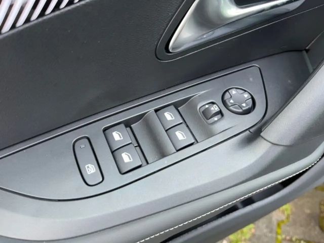 Peugeot E-2008 Allure Pack