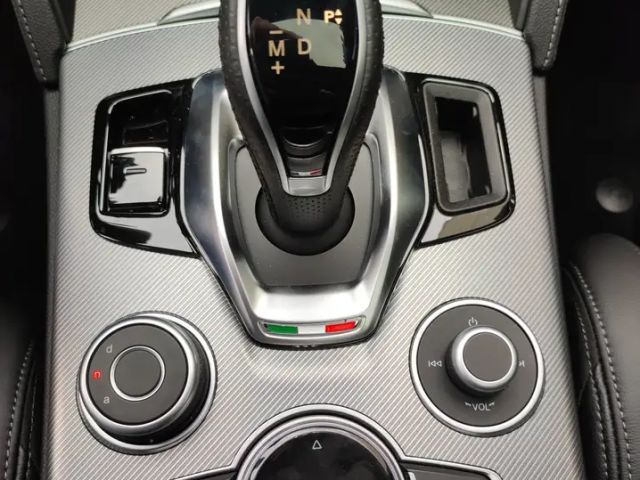 Alfa Romeo Stelvio AT8 Q4 Veloce