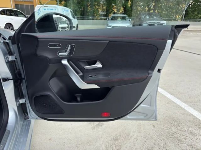 Mercedes-Benz CLA 180 CLA