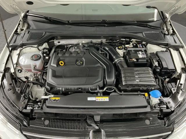 Volkswagen Golf 1.5 eTSI DSG Golf VIII R-Line