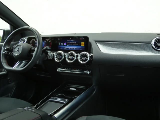 Mercedes-Benz B 180 AMG Line B 180 d Sedan