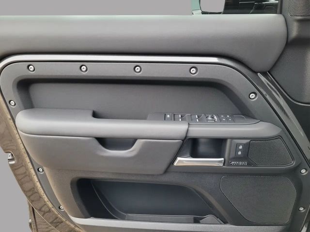 Land Rover Defender 110 D300 Dynamic HSE