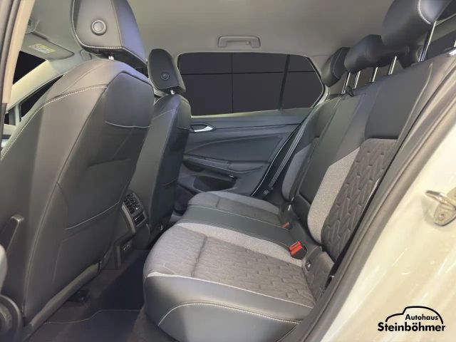 Volkswagen Golf 1.5 eTSI DSG