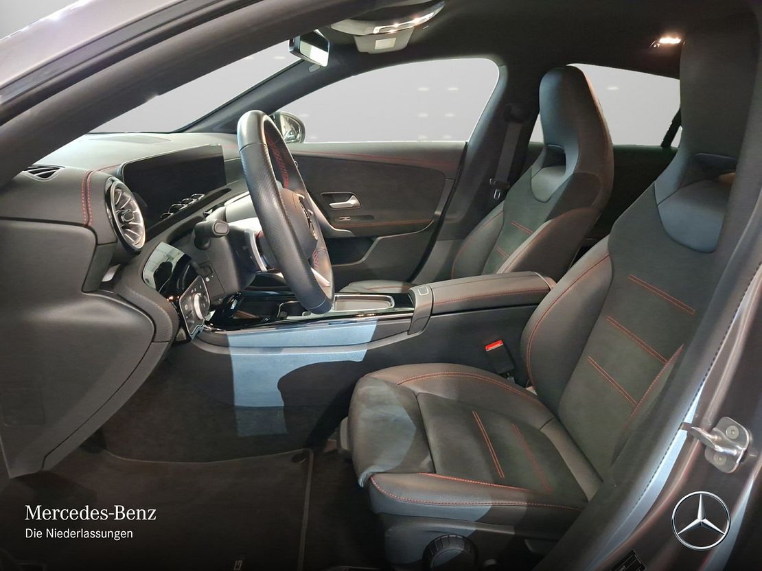 Mercedes-Benz CLA 200 AMG Line Shooting Brake