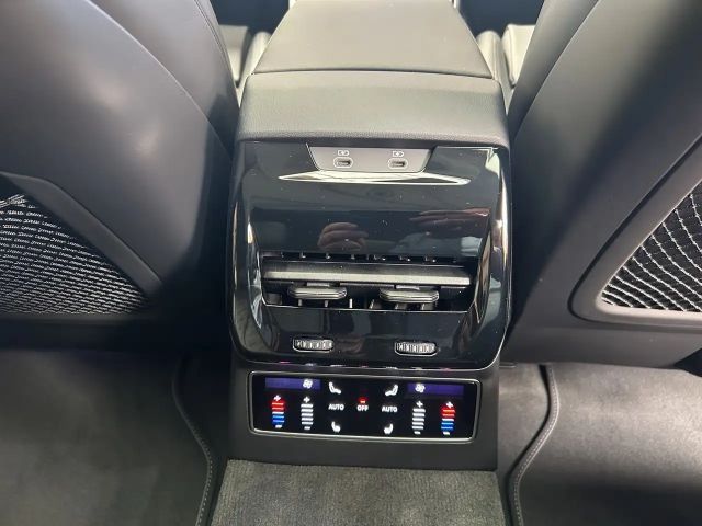 Audi A6 Avant Quattro S-Tronic